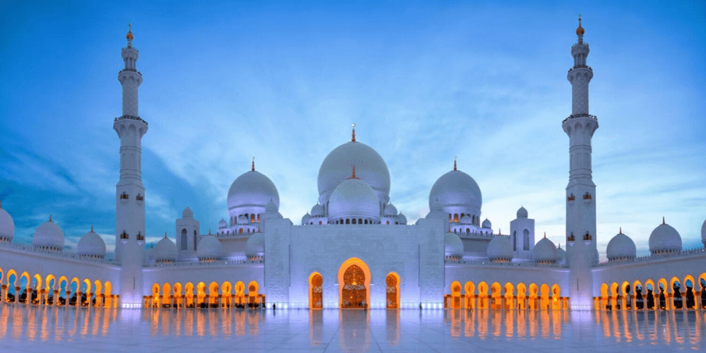 Enter the Grand Mosque of Dubai