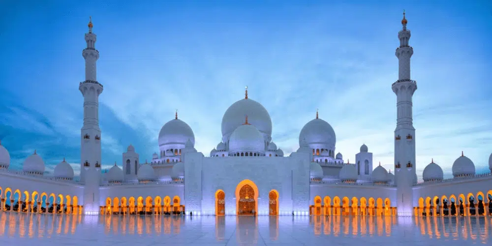 Enter the Grand Mosque of Dubai