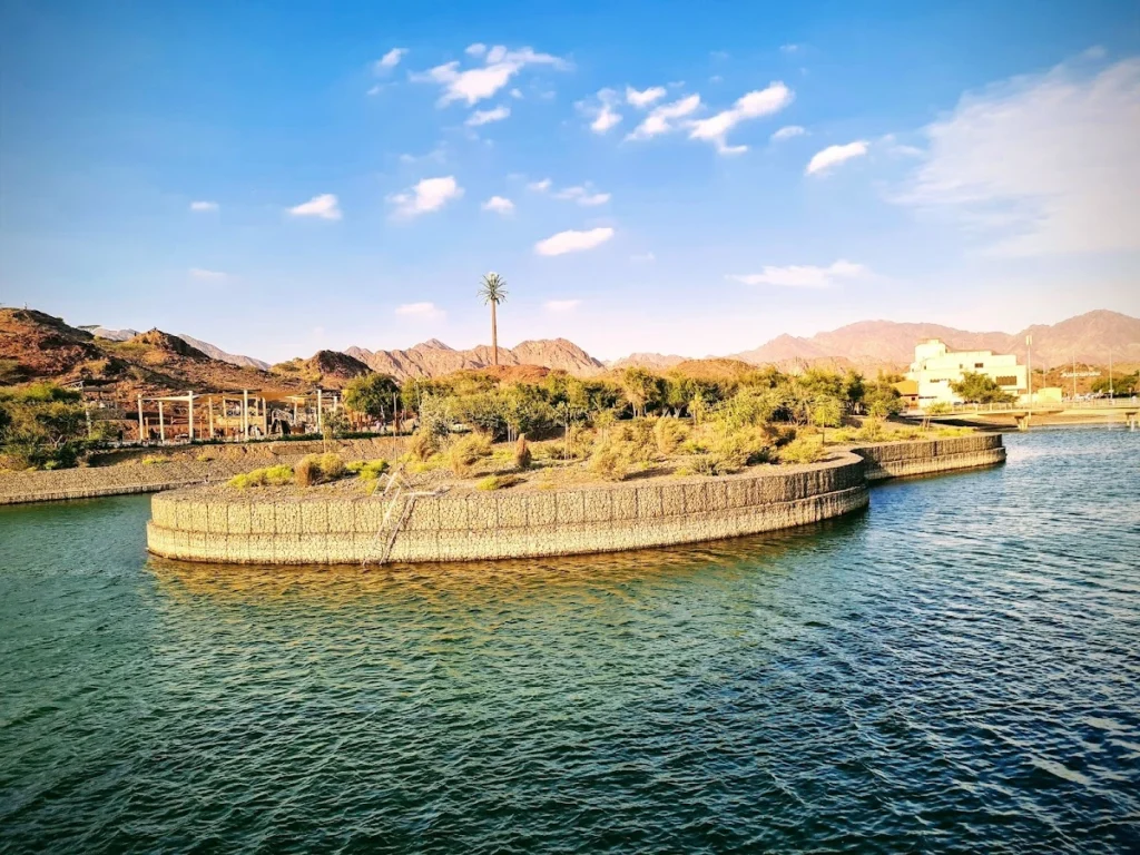 What are the most Instagram-worthy spots in Wadi Hatta Park